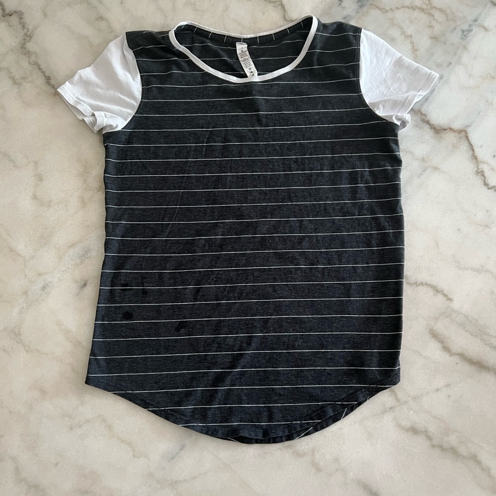 Lululemon tshirt